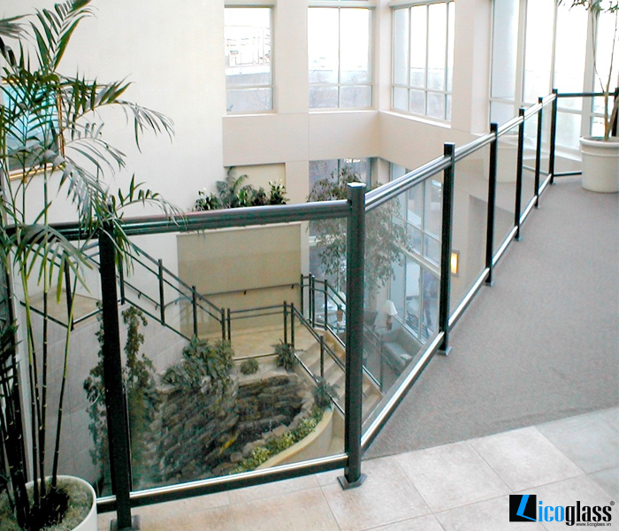 Thi công lan can kính tại chung cư PARKHILL Thi công lan can kính tại chung cư PARKHILL