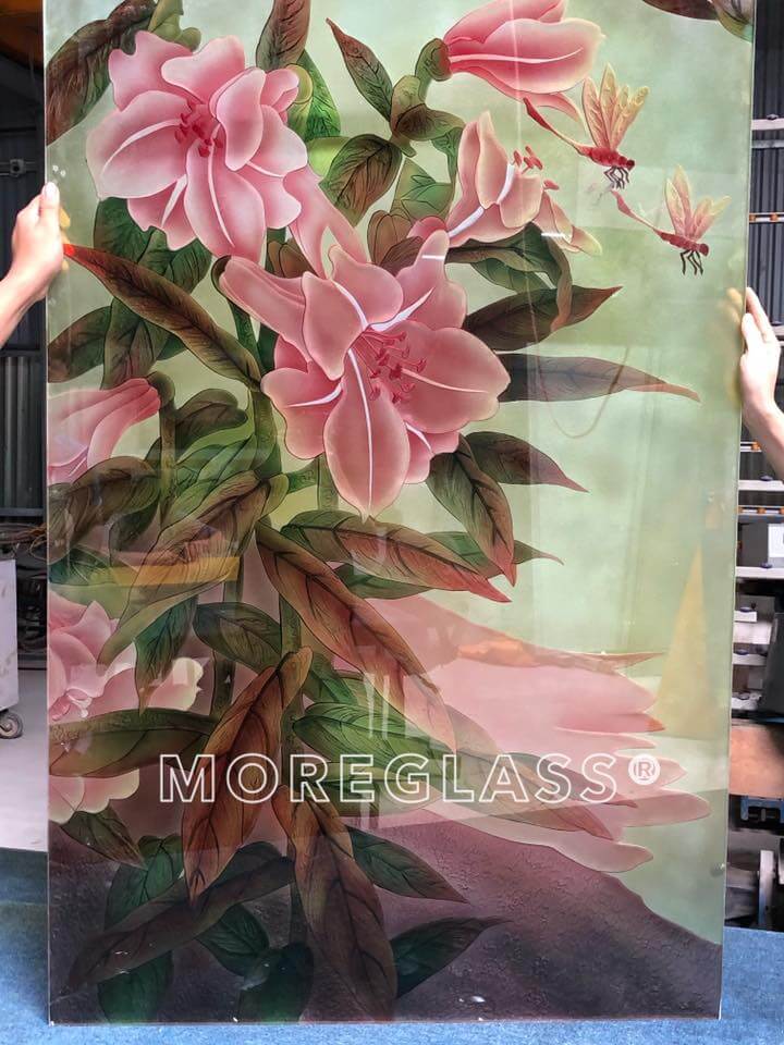 Khám phá những mẫu tranh kính nghệ thuật đẹp thu hút mọi ánh nhìn