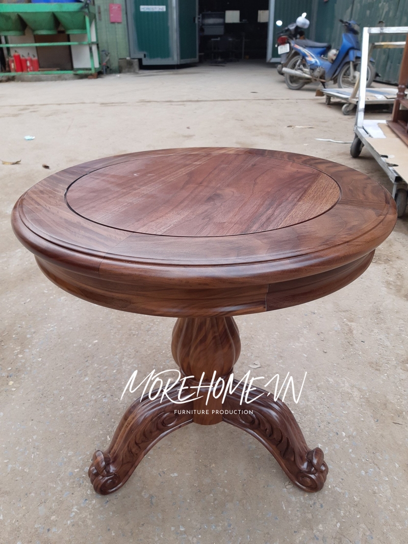 Đôn gỗ óc chó phòng khách màu sắc vân gỗ rất đẹp, trang trí tô điểm cho không gian nhờ vào những đường cong mềm mại mang tới thẩm mỹ cao cho không gian