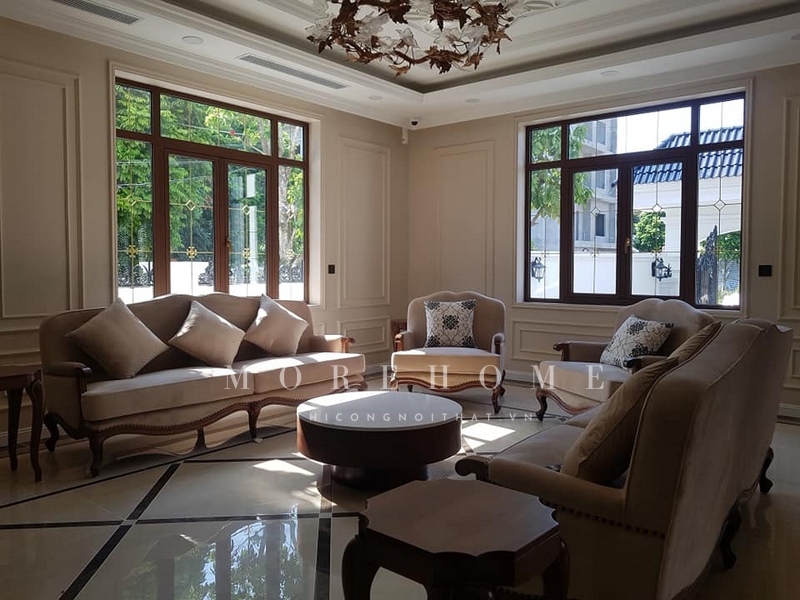 Thi công bộ sofa khung gỗ óc chó bọc nỉ màu be tân cổ điển đường nét mềm mại, chạm khắc chi tiết, đón tiếp khách chu đáo, nhiệt tình, thẩm mỹ không gian cao